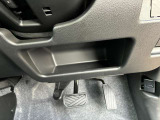 運転席アンダーポケットです