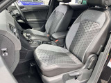 ロングドライブでも疲れにくいと定評のあるシートです。国産車とは違う長年に渡り欧州で培われた椅子文化を是非ご体感下さい。