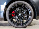 【BMWアロイホイル】軽量かつ強度に拘ったアロイホイル。走行性能ポテンシャルを引き出す設計。車の足元を引き締めてくれる大きなポイントはアロイホイルです。
