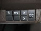 ホンダセンシングが装備されています。アダプティブレーダークルーズやレーンキープアシスト、車線逸脱防止機能なども備えていて、ロングドライブも快適で安全にお楽しみいただけます。