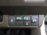 パーキングセンサーや横滑りを防ぐVSA等のスイッチ類は運転席の右側、手の届きやすい位置にあります。