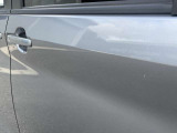 運転席ドアにエクボがありますがあまり目立ちません◇