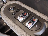 車の乗り降りの際に必ず触るドアハンドルです。使用感が気になる方はお気軽にお申し付けくださいませ。