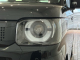 LEDヘッドライトは、点灯の瞬間から最大光量を発揮し、突然暗くなるトンネルなどでの安定感を高めます。