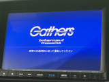 大型の液晶画面を搭載し、視認性が高く操作も簡単。目的地設定や音楽再生など、ドライブ中のエンターテイメントを快適にサポートします。