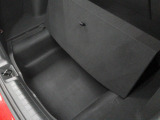荷室の床下収納。見せたくない荷物や洗車用品、普段使わない工具をすっきりと収納できます。