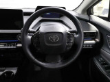 各操作スイッチなどもハンドルから手を放すことなく操作可能で安全運転に支援いたします!