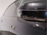 【BMWミラー】視認性の高いスタイリッシュなミラー。自動防眩機能も付いており夜間のドライビングをサポートします。