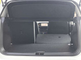 60:40分割可倒式リヤシートで荷室拡張も自在。シーンに合わせてアレンジできます。