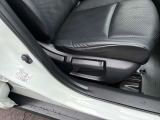 シートスライド・リフター機能付きなので、小柄な方から大柄な方までベストなシート位置で運転できます。