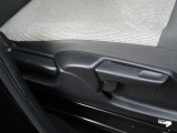 ■ハイトアジャスター■リクライニングだけでなく座席の高さも調整できるので運転のしやすい姿勢を微調整できるので長い運転でも疲れにくいですよ!