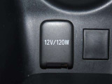 12V/120Wアクセサリーソケット装備。