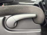 ★運転席ハイトアジャスター★ 運転される方によってシートの高さが調節できます!自分に合ったドライビングポジションで運転がさらに快適に♪