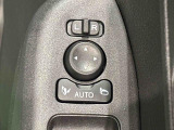 オート格納機能付きドアミラー キーフリーシステムのドア施錠に連動して自動的に格納!乗降時のミラー操作の手間が省けて便利です♪閉じ忘れを防げるほか、降車の直前まで後方の確認ができます!!