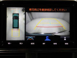 パノラミックビューモニターを装備。駐車場や交差点でクルマを真上から見るように周囲を確認できます。機能の詳細は販売店スタッフまでおたずねください。