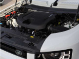 3.0Lディーゼルエンジン(300PS)を搭載。力強い加速とゆとりあるクルージングで、レンジローバースポーツならではの走りをご体感いただけます。