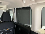 ロール式シェードが出てきます!車内の温度を安定して保てます♪強い日差しもシャツトダウンしてくれます☆
