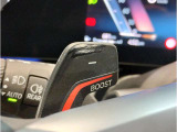 【ハンドル】ドライバーとBMW車の一体感がダイレクトに伝わるステアリングホイール。形状・太さへの拘りに加えて、操作性を高める為にスイッチ類も配置。クイックかつ安定のドライビングを体感下さい!