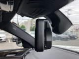 自動防眩機能を備えたルームミラー。ETC車載器を搭載しておりスタイリッシュかつ機能性を兼ね備えております。