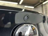 車庫入れもお任せのバックカメラが付いて、後方確認もラクラク♪安全に車庫入れも可能です。便利な機能ですが、バックカメラを過信せず、目視もお忘れなく。