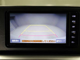 バックモニター装着車は後退時の強い味方です♪車庫入れや縦列駐車の際、後退操作の参考になるガイドラインをナビ画面に表示します。