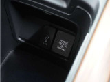 ◆12V電源ソケット◆スマートフォンの充電等にも便利な電源ソケット!使いやすい場所に装備されています。