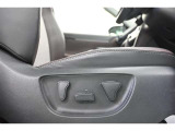 パワーシート搭載。微妙な調整が手軽にでき、ぴったりのポジションで運転することが可能です。