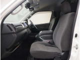 シートを取り外し徹底洗浄します。室内も隅々まで綺麗にしています。車両検査証明書つき。なんといっても走行距離の制限なし。ロングラン保証!!!購入ごも安心してお乗りしていただけると思います。