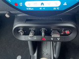 センターのトグルスイッチの操作でエンジンの始動/停止が可能です。