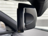 【ルームミラー一体型ETC】BMWといえばルームミラー一体型のETC。ドライバーから差し込めるかたちになっておりますので、差し忘れの際も慌てずにご利用いただけます。