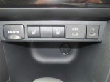 フロントシート用シートヒータースイッチとディスプレーオーディオとの接続USB及びHDMIソケットになります!携帯の充電などに役立つUSBソケットとアクセサリー電源も付いてます!