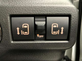 【運転席パワースライドドアスイッチ】運転席から後席のドアの開閉の操作を行うことができます。