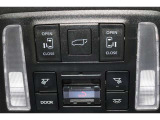 両側電動スライドドアはドアの直接操作以外にも運転席からのスイッチ操作やリモコン操作でも開閉が可能!狭い駐車場などでもドアの開閉が楽々・安心ですね!