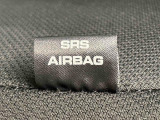 車両側方からの衝撃を緩和するSRSサイドエアバッグ(運転席/助手席)に加えて,SRSカーテンシールドエアバックも標準装備