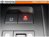 自動または手動でパーキングブレーキをかける・解除することができます。