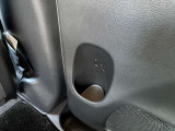 後席のドアにもドリンクホルダーがついておりますので、後席の方でも不便することなくロングドライブが楽しめます(*^^*)