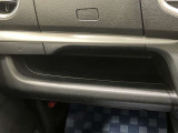 【インパネトレー】財布やスマートフォン等が置けます。