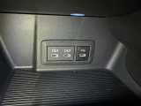 充電用USB端子付き。スマートフォンなどの充電に便利です。
