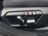 電動シートはメモリー機能を備えており、シートおよびドア・ミラーの位置を記憶することができます。
