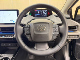 ステアリングスイッチ搭載!手を離さずに手元のスイッチでさまざまな操作が可能。運転中、視線をそらさなくても操作ができて安全です!