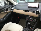 現在のMAZDA車はインパネ配置が視線の動きが少なくなるように設計レイアウトされています☆ひとつひとつの部品からMAZDAの安全に対するこだわりを感じる事が出来ます☆