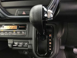 オートマのシフトレバーは操作しやすい位置にあります☆