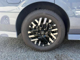 純正アルミホイールです。 タイヤサイズは、205/65R16です!