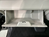 自社商品化センターにて内外装のクリーニングを実施しております!