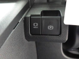 電動パーキングブレーキ搭載!指先だけで簡単に操作可能♪オートブレーキホールド搭載!信号待ちなどでブレーキを踏んで停車した時にブレーキペダルから足を離してもブレーキを保持するので安心です♪