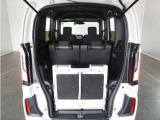 重い荷物もスロープと電動ウインチで楽に積載。車いす以外の荷物もウインチでしっかり固定できるので安心です♪