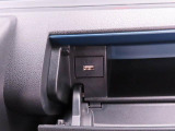 USBポートはスマートフォンの充電などにご利用いただけます♪