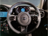 MINIのインテリアは初代から一貫してクラシックMINIのインテリアをモチーフにしております。