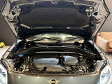 納車前点検にて360&deg;チェックを実施いたします。MINI専門メカニックが確認をして、交換基準に達している部品があれば純正部品に交換をし、メカニックによる試運転を経て、お客様のもとへお届けします。