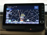 バックカメラ搭載です!車庫入れが苦手な人はもちろん、車両感覚に自信がある人にもお勧めです!見えない箇所が見えるようになるので、低い障害物や隠れてしまっている子供の存在等にも気付く事が出来ます。